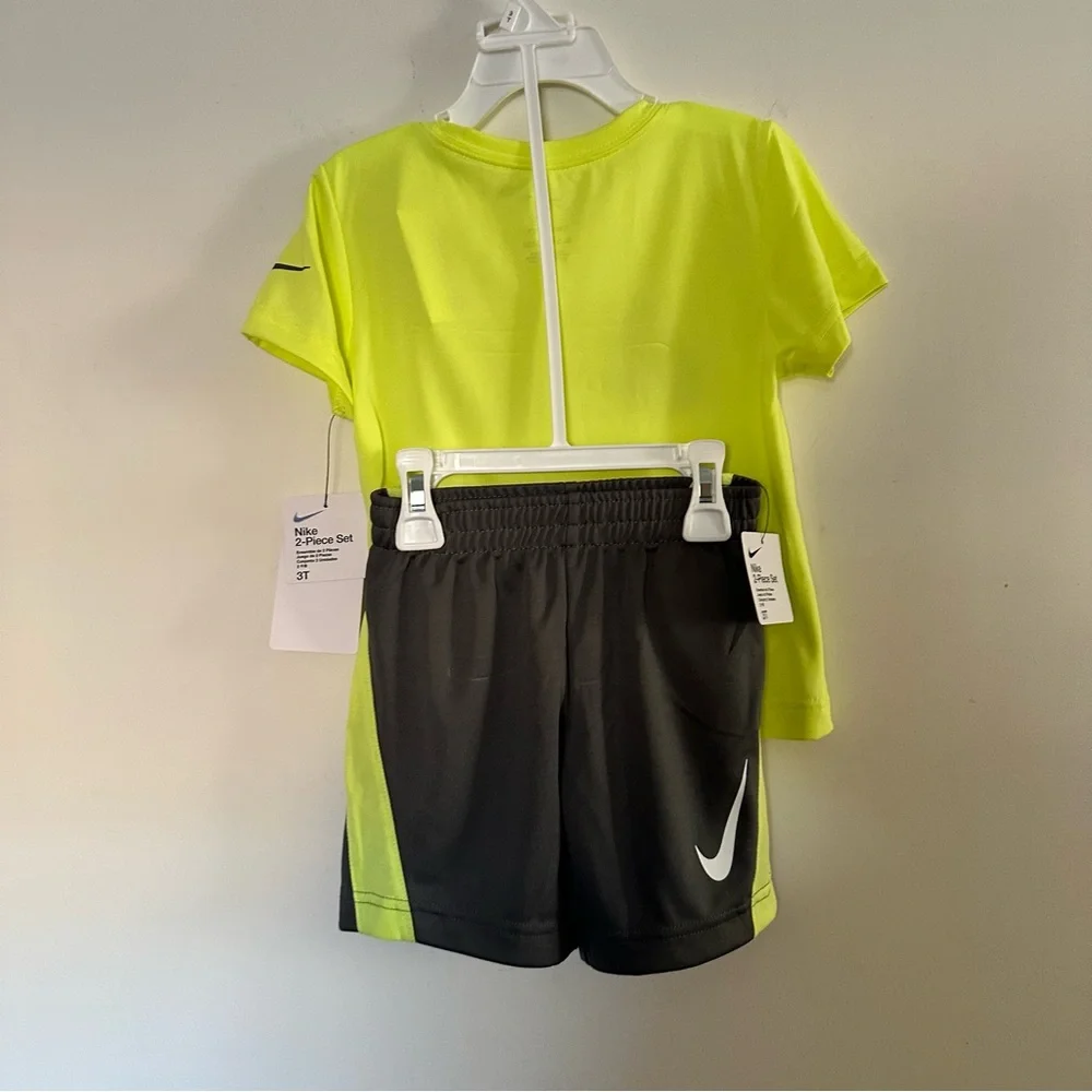 Nike toddler shorts set